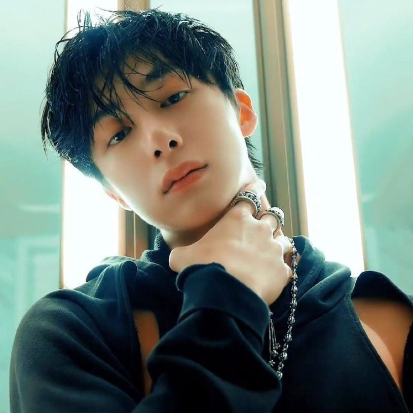 MONSTA X ヒョンウォンの 2023年1月14日 に公開された広告写真をご確認
